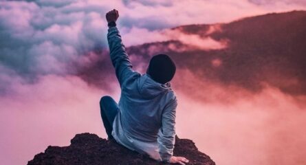 nu-esti-niciodata-singur