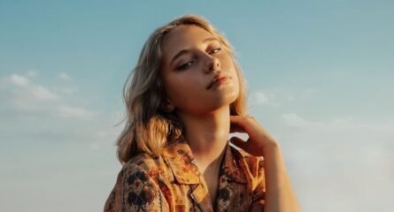 sa-nu-te-privesti-prin-ochii-care-nu-te-respecta