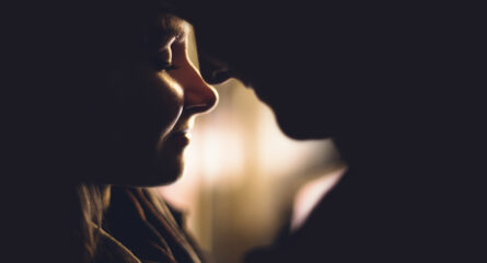 couple-with-faces-close-up