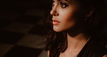 nu-pune-oamenii-intr-o-lumina-proasta