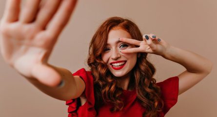 femeie-simtul-umorului-relatie