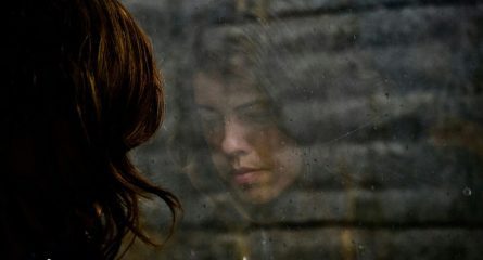 semne-ca-nu-ai fost-iubit-de-parinti